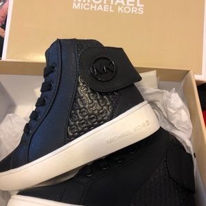 Michael Kors Girls toddler sz 9 sneakers